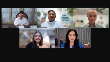 ĐTC Phanxicô đối thoại với sinh viên Châu Á