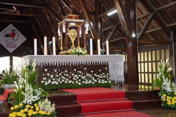 Giờ Chầu Thánh Thể Chúa Chiên Lành