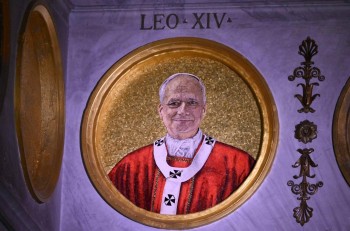 Tranh khảm chân dung ĐTC Lêô XIV