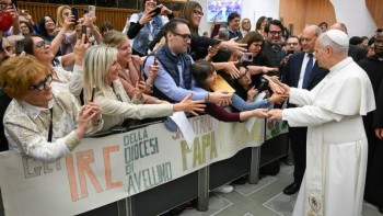 ĐTC: Giáo dục đức tin giúp con người tìm kiếm chân lý